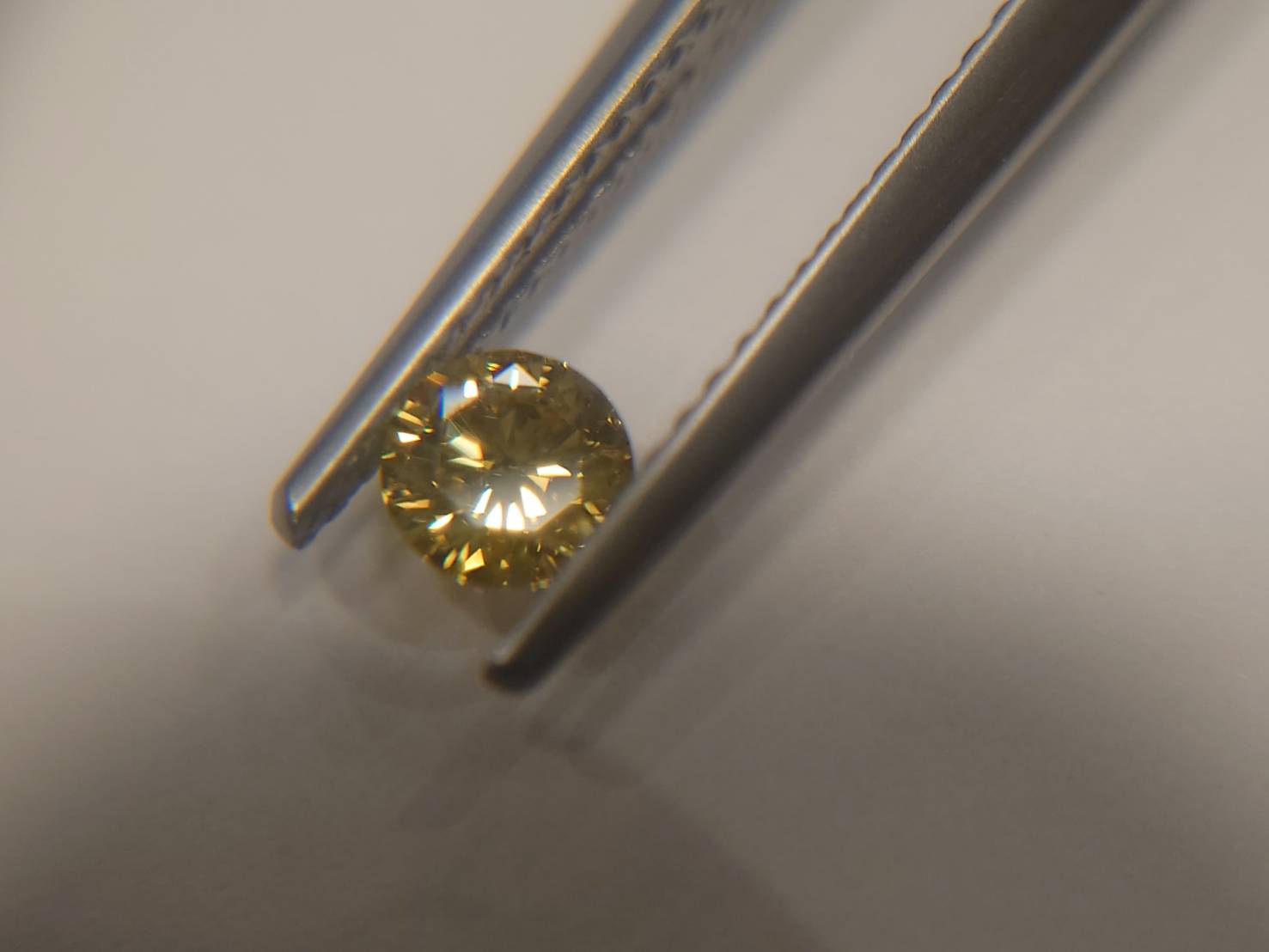 イエローダイヤモンドで最高の稀少性ビビットカラー