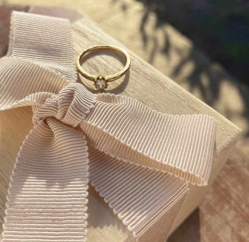 新潟でハンドメイドの婚約指輪YUKAHOJOのプロポーズリングが選ばれている