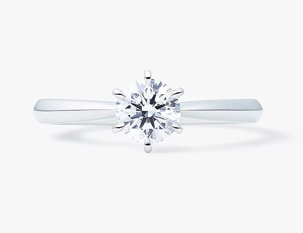 シンプルで美しいルシエの婚約指輪