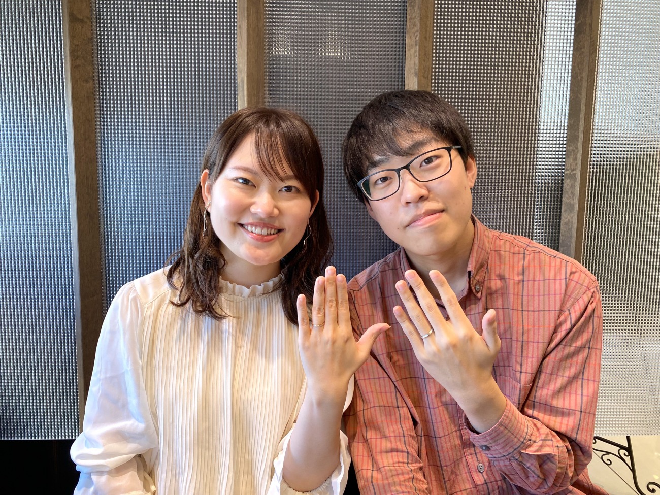 四角いダイヤモンドがインスタグラムで惹かれたオレッキオの結婚指輪を選んだ新潟カップル