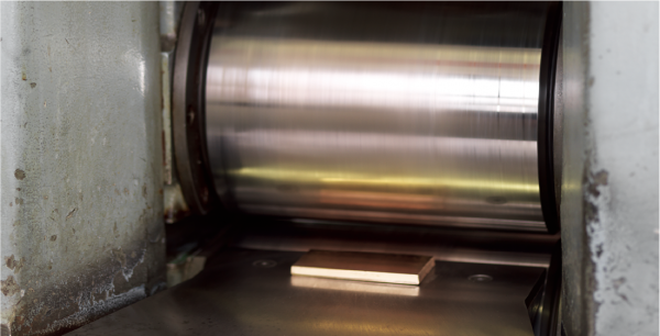 丈夫な鍛造製法の結婚指輪