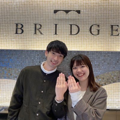 シンプルな結婚指輪を選んだおふたり