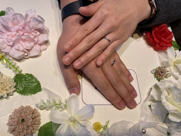 シンプルなデザインで結婚指輪を探すなら、多彩なラインナップのサムシングブルーが人気