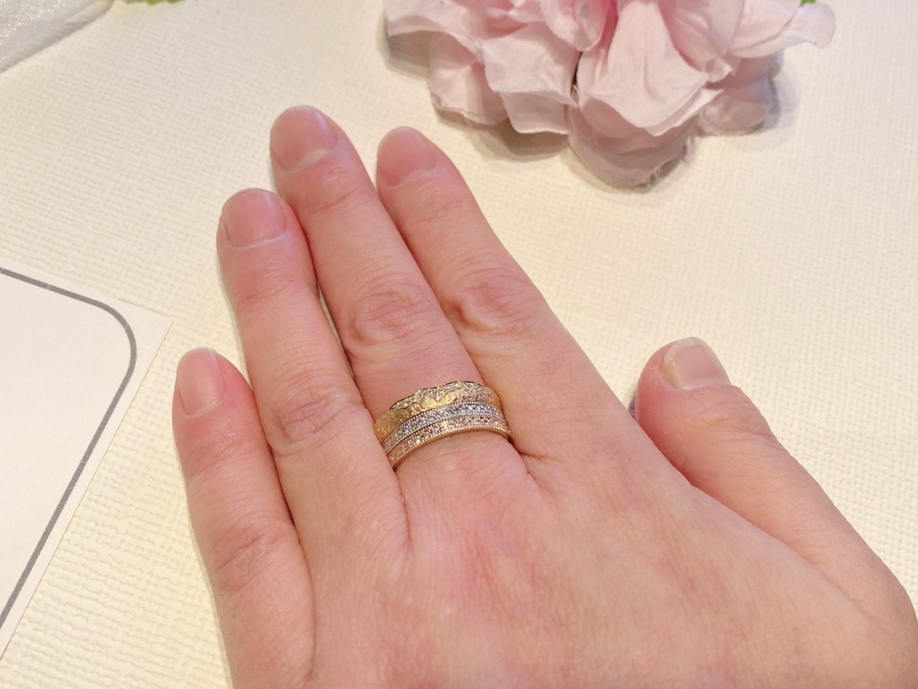 お持ちのジュエリーと重ね着け用に選んだおしゃれなドイツ製リング