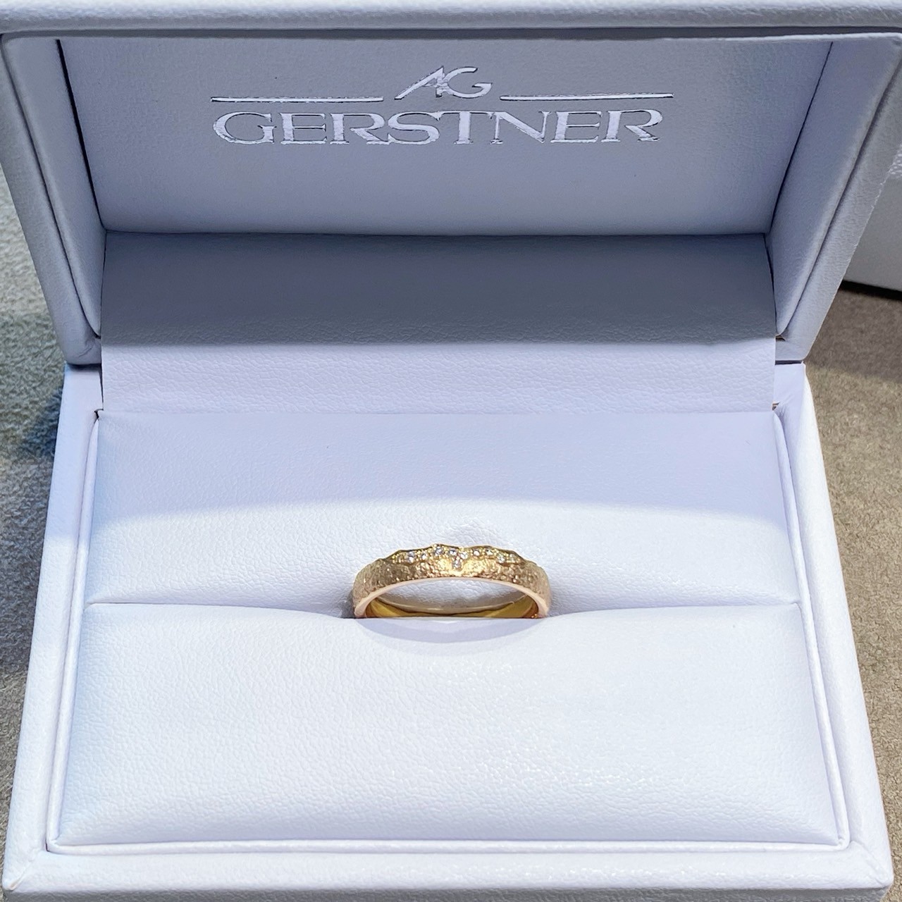 グラデーションがきれいな鍛造リング