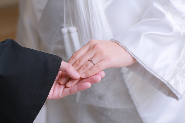 シンプルな結婚指輪ならNIWAKAが人気