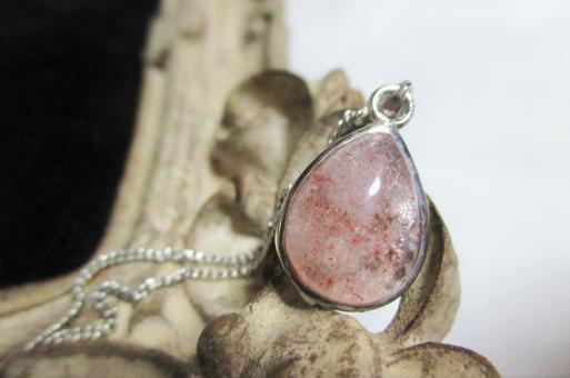 4月の誕生石モルガナイト