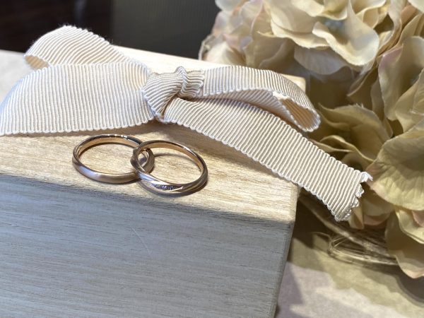 地味すぎず、派手過ぎずのバランスがお気に入り！インスタグラムで人気なYUKAHOJOの結婚指輪