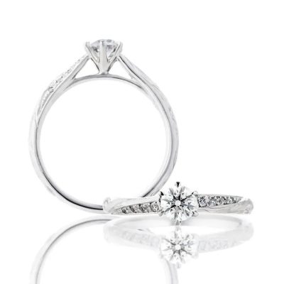 美しい大海原をコンセプトにしたエンゲージリングです。