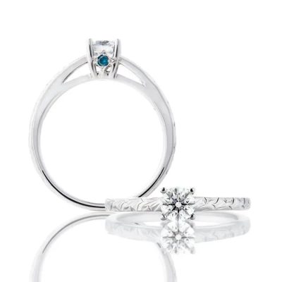 美しい大海原をコンセプトにしたエンゲージリングです。