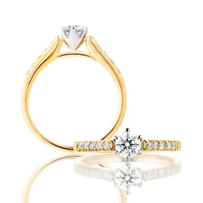 美しい大海原をコンセプトにしたエンゲージリングです。