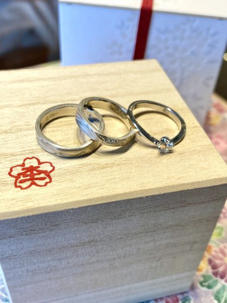 想いを重ねる、世界にひとつの杢目金屋の婚約指輪と結婚指輪