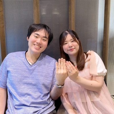 展望台でのプロポーズが大成功！BROOCHの婚約指輪とサムシングブルーの結婚指輪