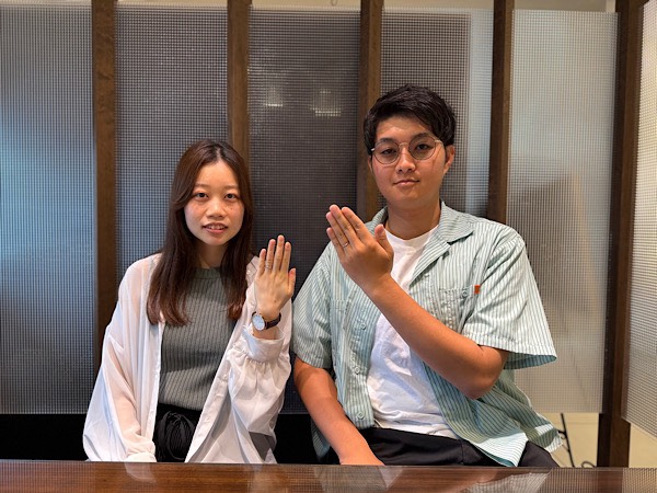 誕生日に贈るサプライズプロポーズ!CAFERINGの結婚指輪を選ばれたおふたり
