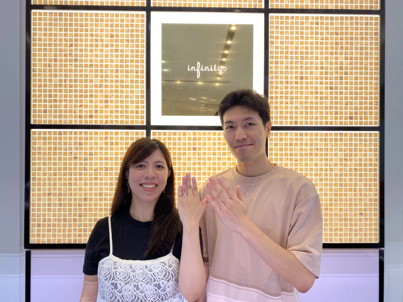 二段階サプライズ大成功!プラチナとピンクゴールドがおしゃれなインフィニティラブのセットリング