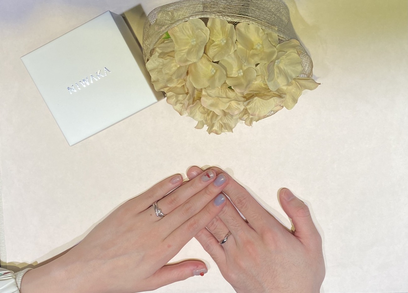 “ピンク”がつなぐおふたりの特別な指輪選び|NIWAKA「初桜」& CAFERING「マルグリット」