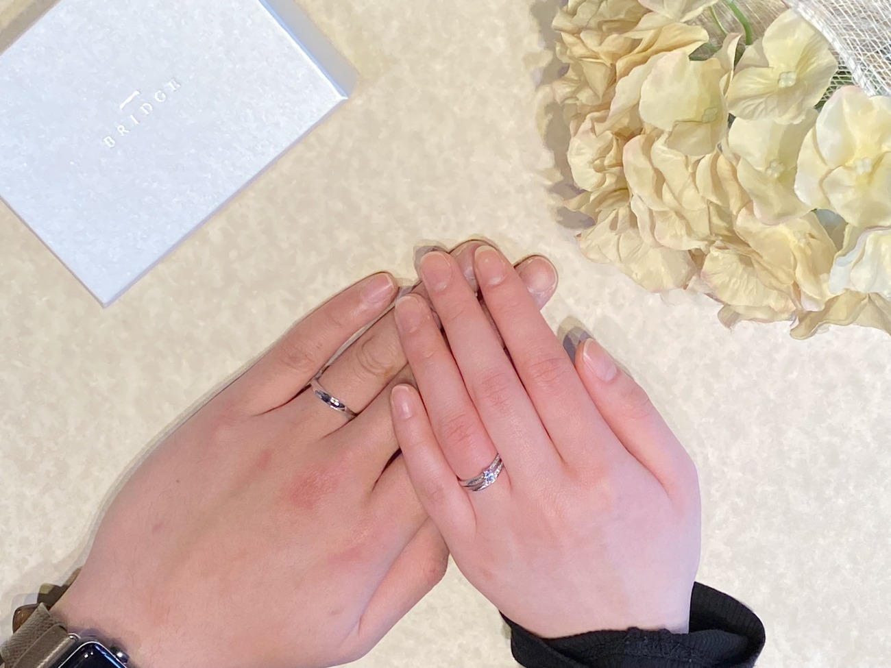 出会いから半年で選んだ運命の輝き|BRIDGEの婚約指輪と結婚指輪を選んだK様&A様の物語