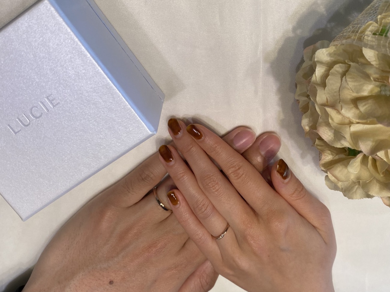 シンプルだからこそ永く愛せる。LUCIE「Leafage」を選ばれたおふたりの結婚指輪ストーリー